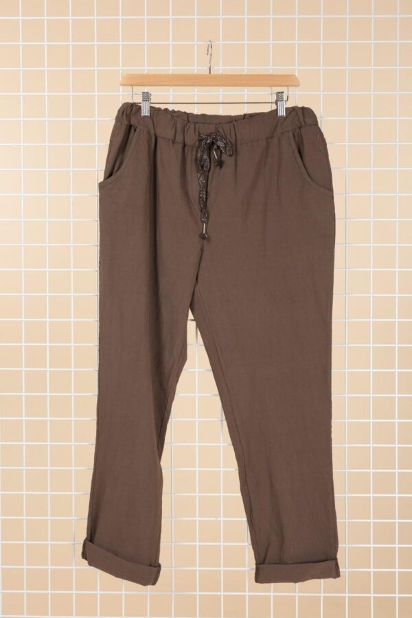 Lækre bukser i ensfarvet i plus size fra Bella Donna