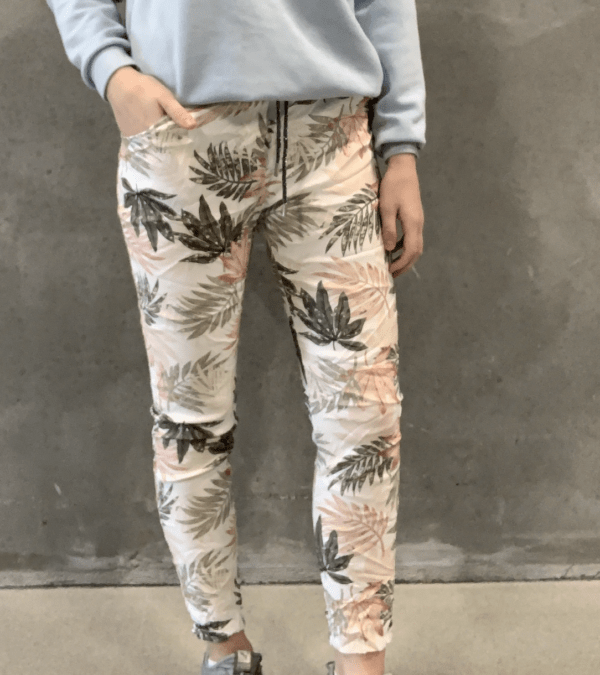 Bukser med lommer og elastik med print