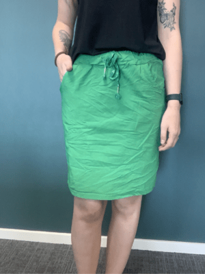 Nederdel med lommer og elastik