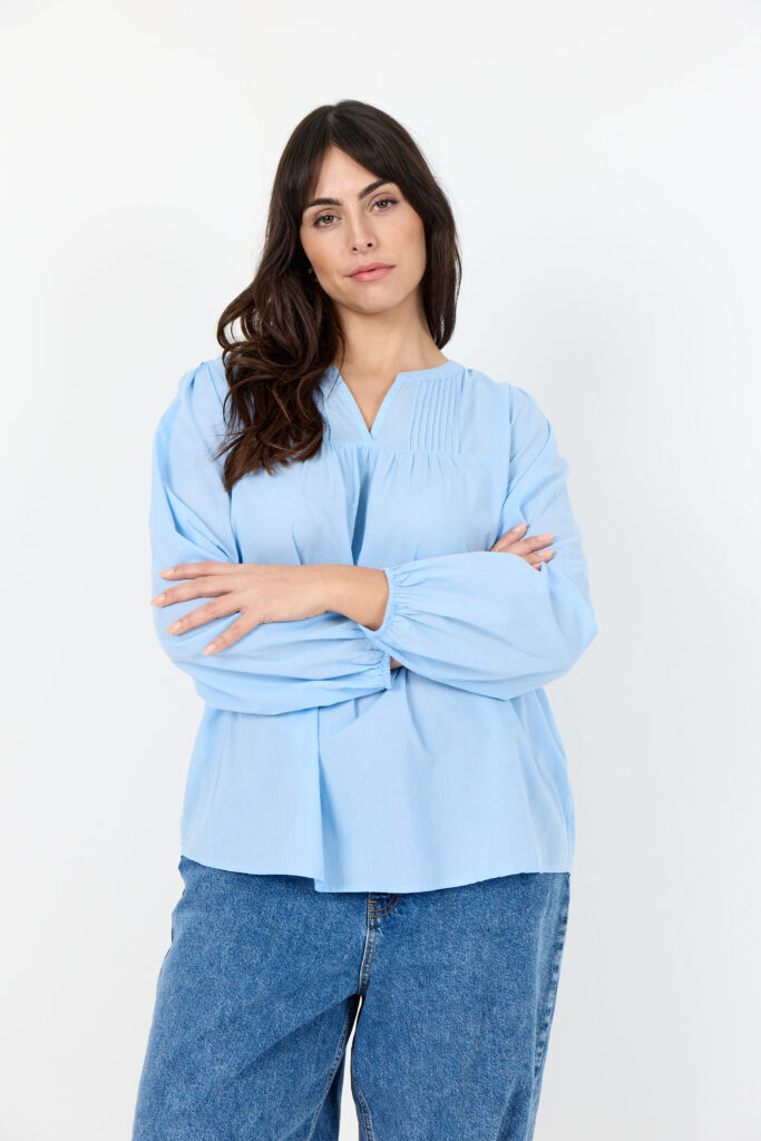 WASABI MARY 7 BLUSE (LYSEBLÅ)