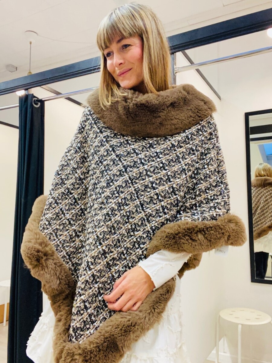 Assimilate volatilitet mål Poncho dame med kunst pels og glimmer i tweed strik