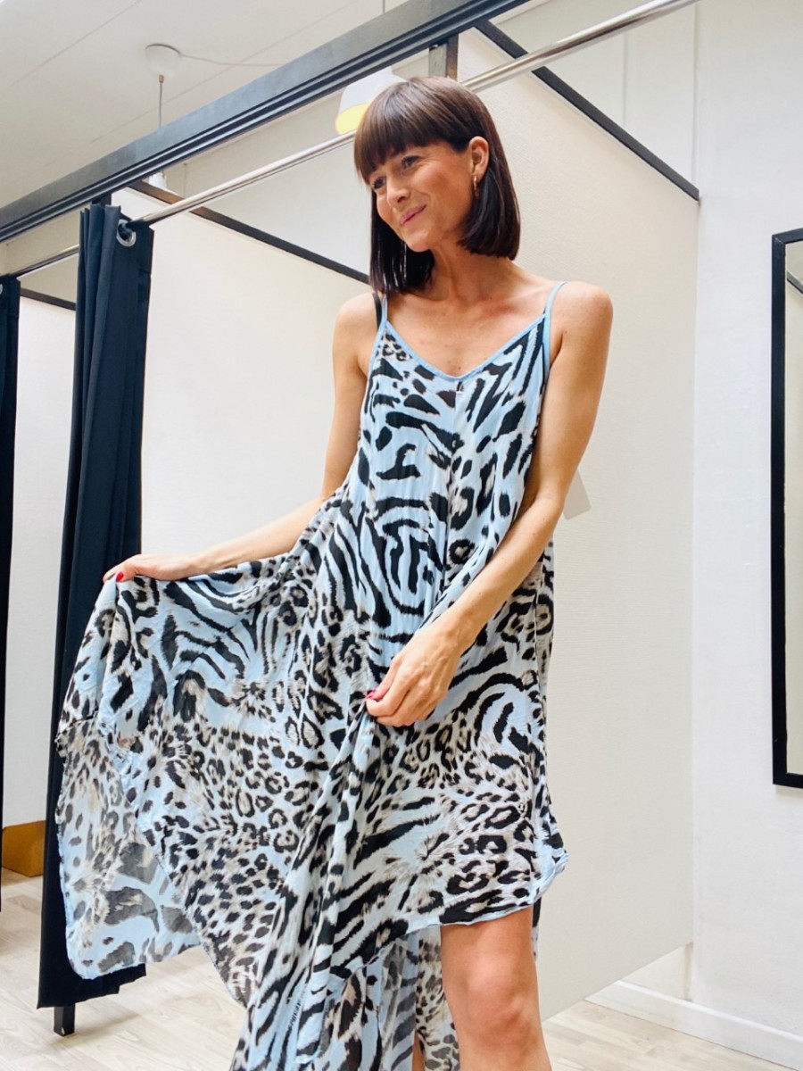 Flot og let sommerkjole leopard print med tynde stropper fra Bella Donna